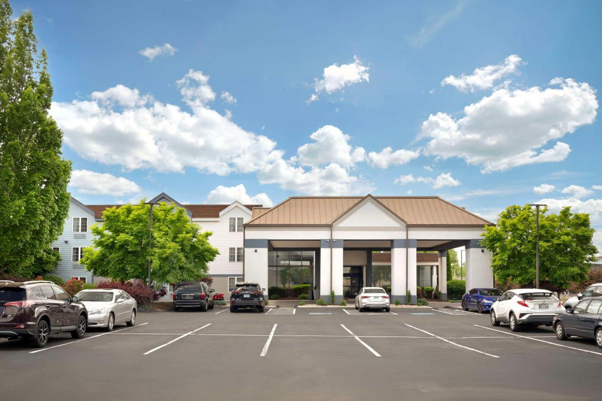 Best Western Hartford Hotel And Suites Exterior foto