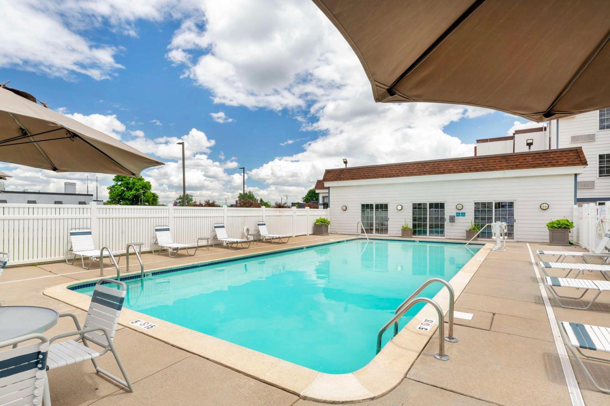 Best Western Hartford Hotel And Suites Exterior foto