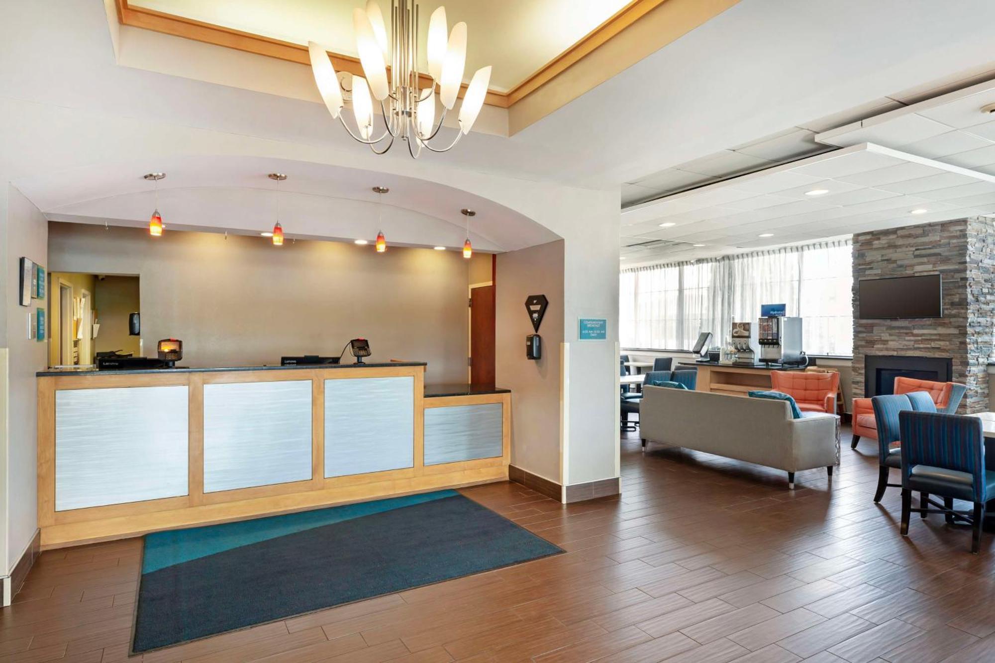 Best Western Hartford Hotel And Suites Exterior foto